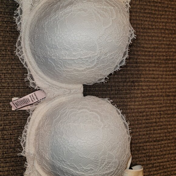 Victoria Secret Bra - Picture 3 of 3